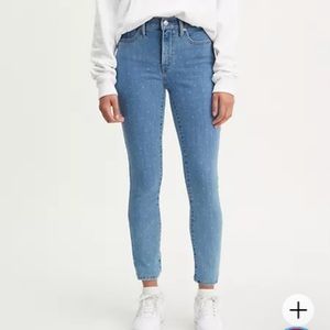 Levi’s 311 Shaping Skinny in Polka Dot